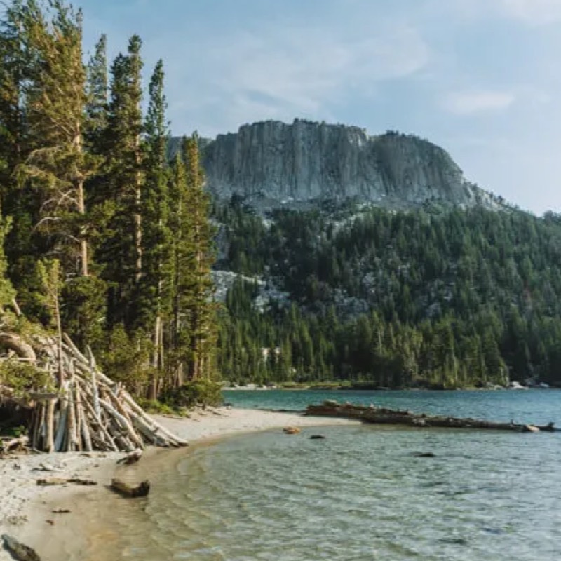 Alpine lakes in the Mammoth Lakes Basin
